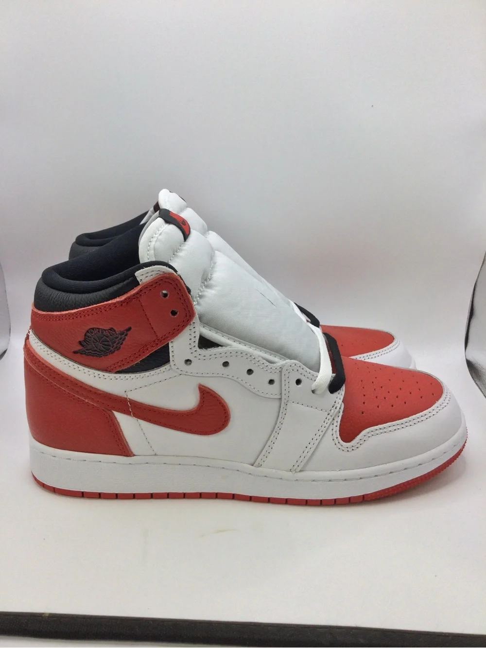 Nike Air Jordan 1 Retro High White & Red Kids Sneaker
